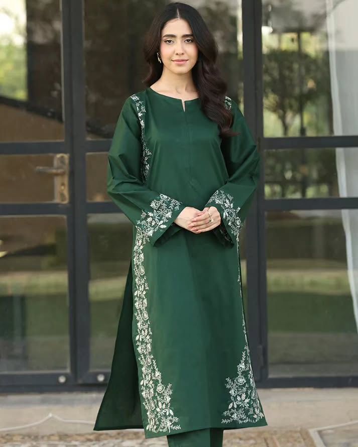 Demanding Silk Green Color Embroidery Work Salwar Suit