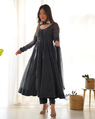Graceful Georgette Leheriya Print Anarkali Black Color Gown With Dupatta Graceful Georgette Leheriya Print Anarkali Black Color Gown With Dupatta