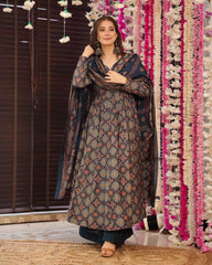 Gorgeous Soft Cotton Black Color Gown Gorgeous Soft Cotton Black Color Gown