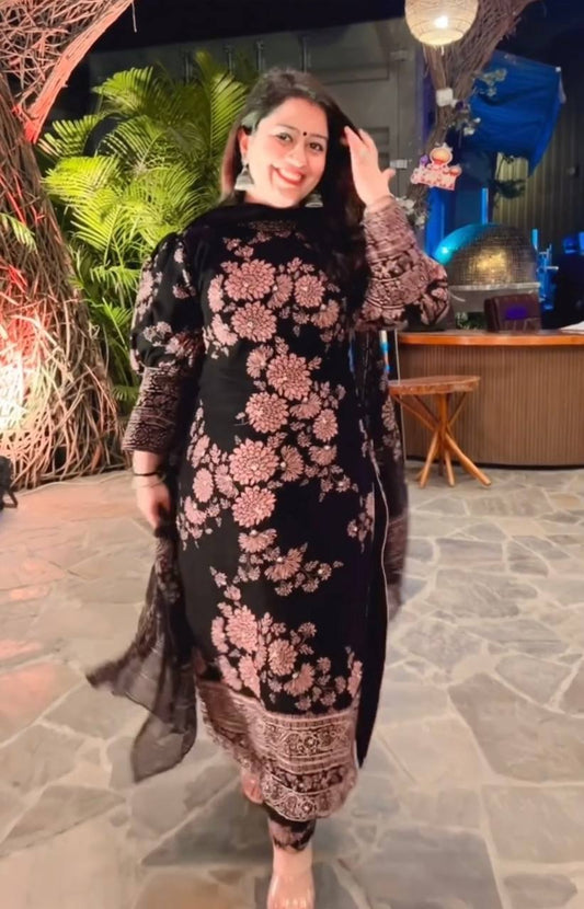 Decent Georgette Black Color Salwar Suit