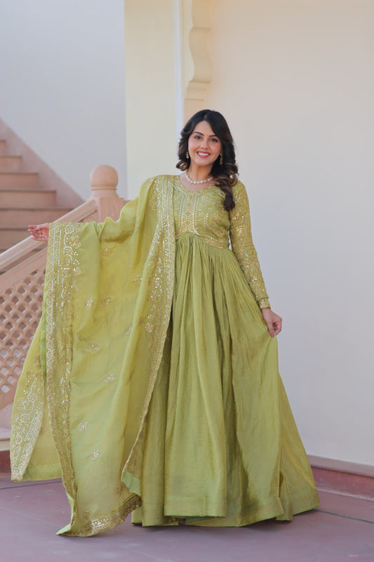 Pista Color Gold-Crush Gorgeous Gown