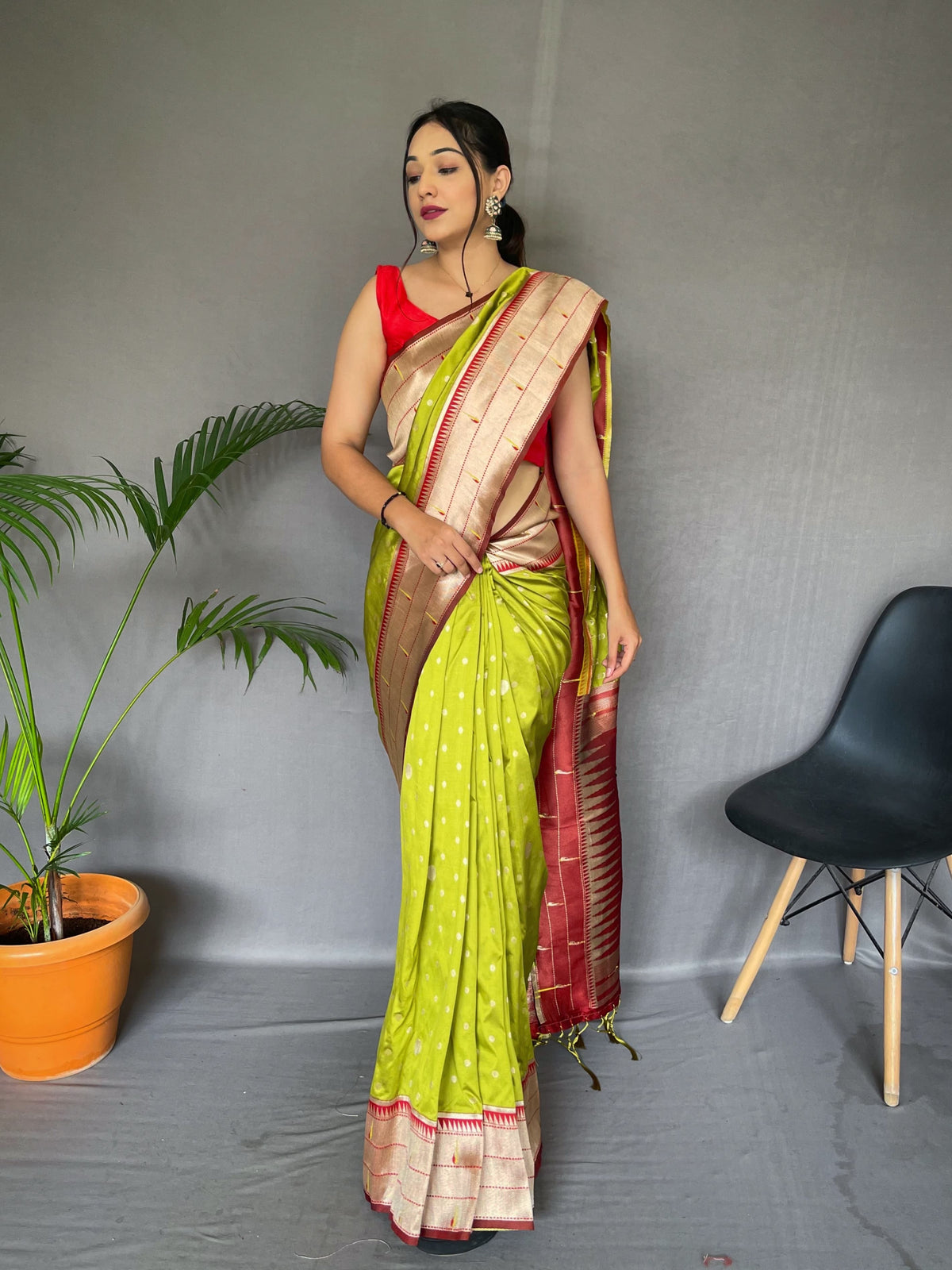 Fashionable Paithani Silk Perrot Zari Weaving Work Saree