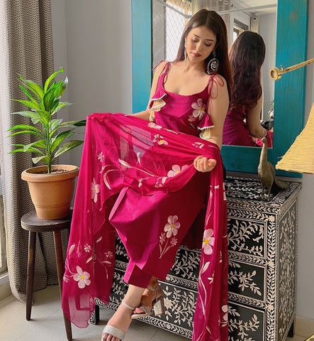 Preferable georgette U Neck Red Color Kurta Set