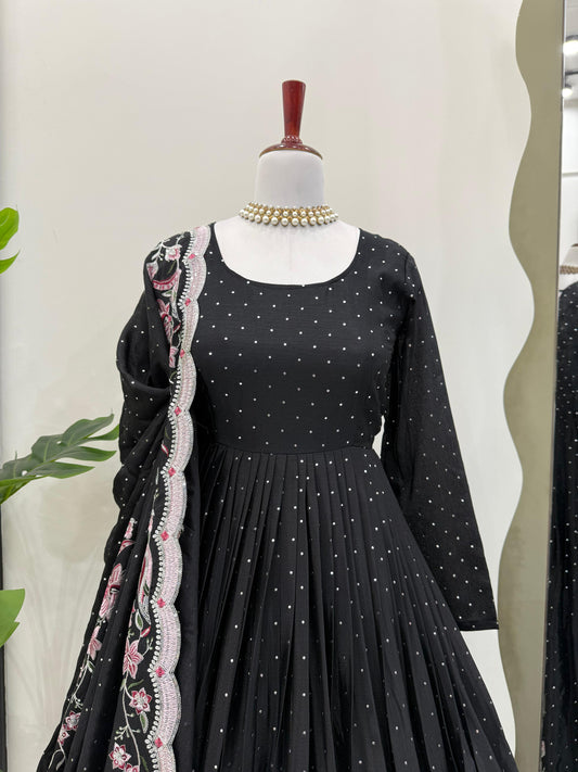 Presenting Sequence Work Black Color Gown