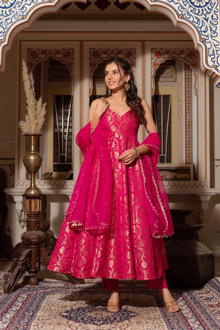 Elegant Jequard Weaveing Pink Color Gown