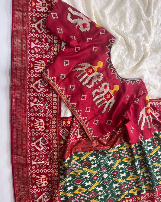 Georgette Foil Printed White Color Festive Wear Saree