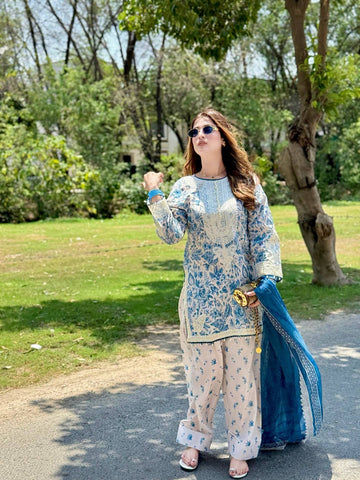 Delightful Digital Print White Color Salwar Suit