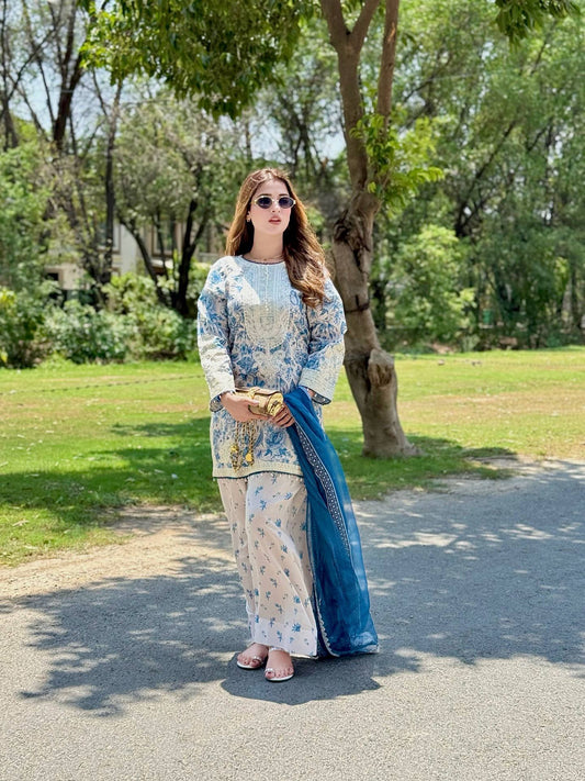 Delightful Digital Print White Color Salwar Suit