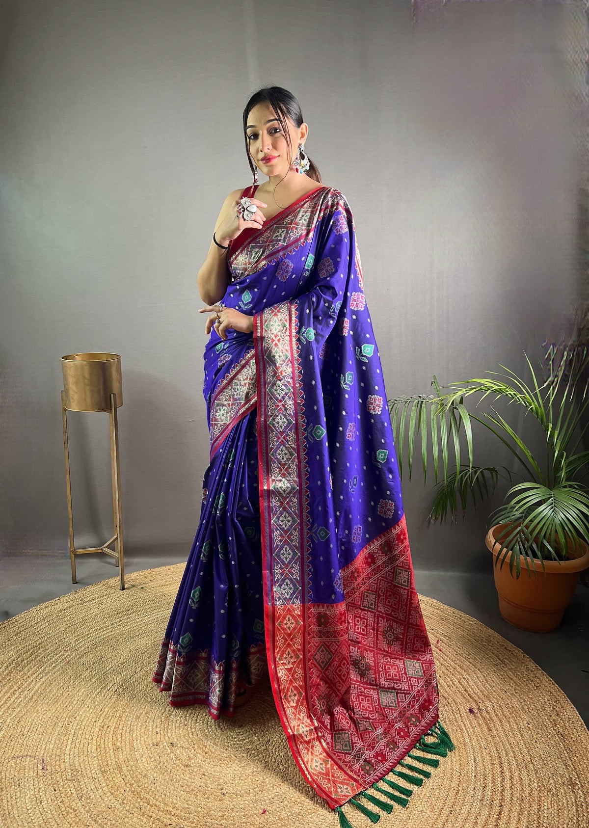 Preferable Purple Color Rangeen Patola Silk Saree